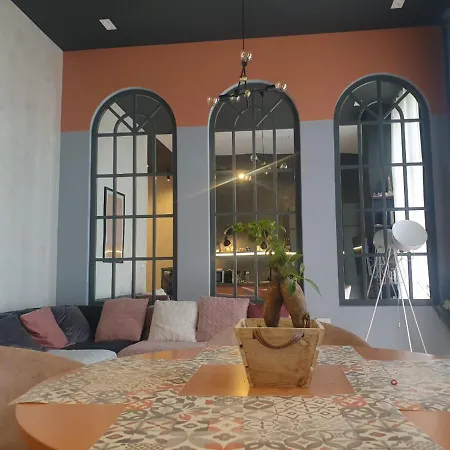 别墅 Stylish Two Bedroom House With Private Pool 地拉那