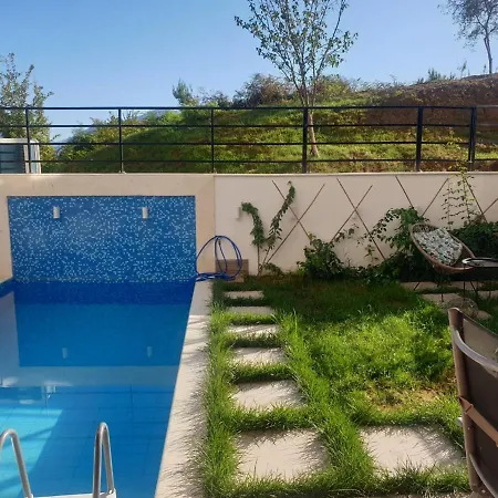 빌라 Stylish Two Bedroom House With Private Pool 티라나