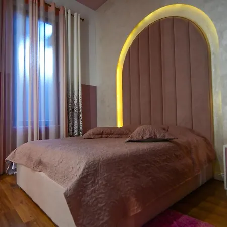 Stylish Two Bedroom House With Private Pool 别墅