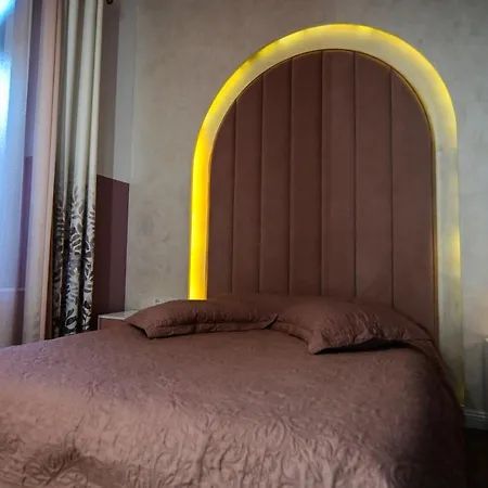 Stylish Two Bedroom House With Private Pool 빌라 티라나