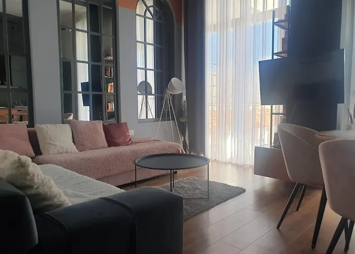 Stylish Two Bedroom House With Private Pool