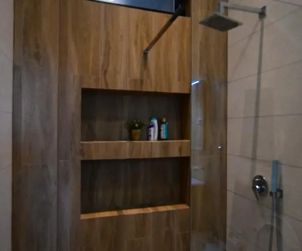 Stylish Two Bedroom House With Private Pool Willa *