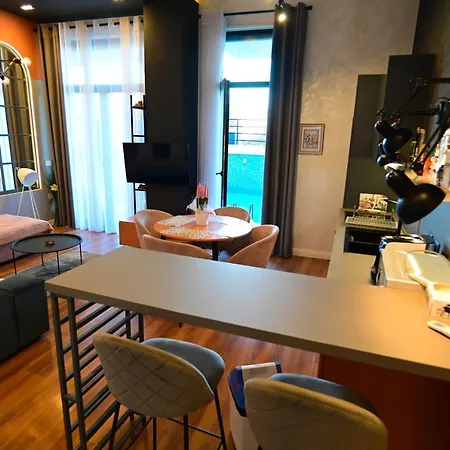 Stylish Two Bedroom House With Private Pool 빌라 *