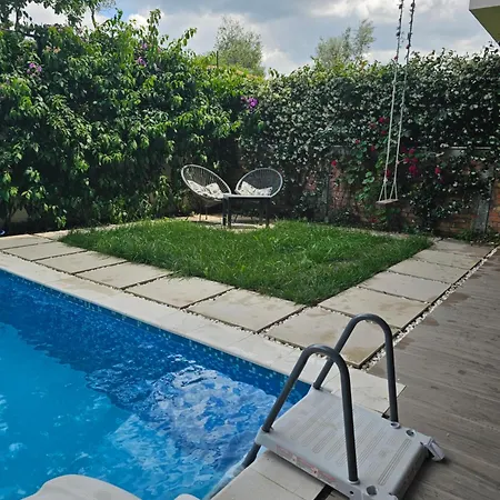 Stylish Two Bedroom House With Private Pool Вилла *