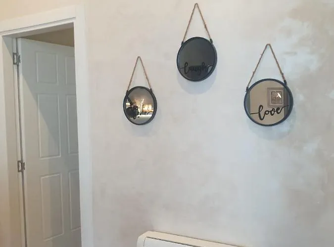 Stylish Two Bedroom House With Private Pool 别墅 地拉那