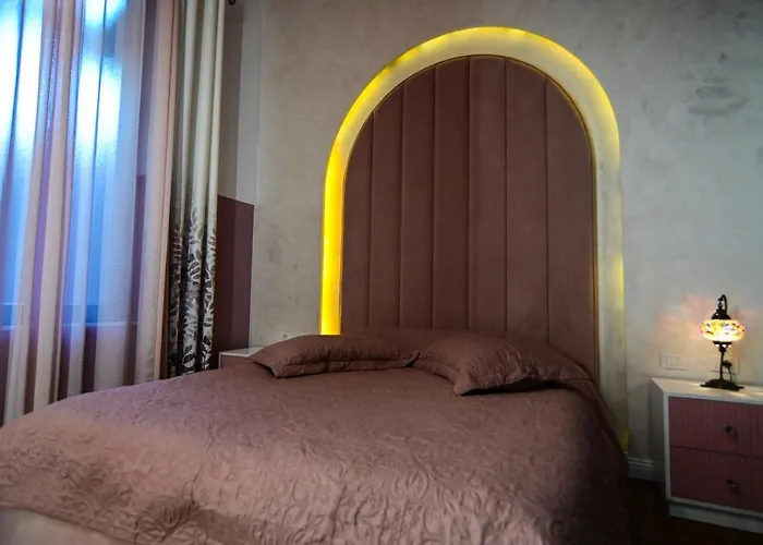 Stylish Two Bedroom House With Private Pool Villa Tirana